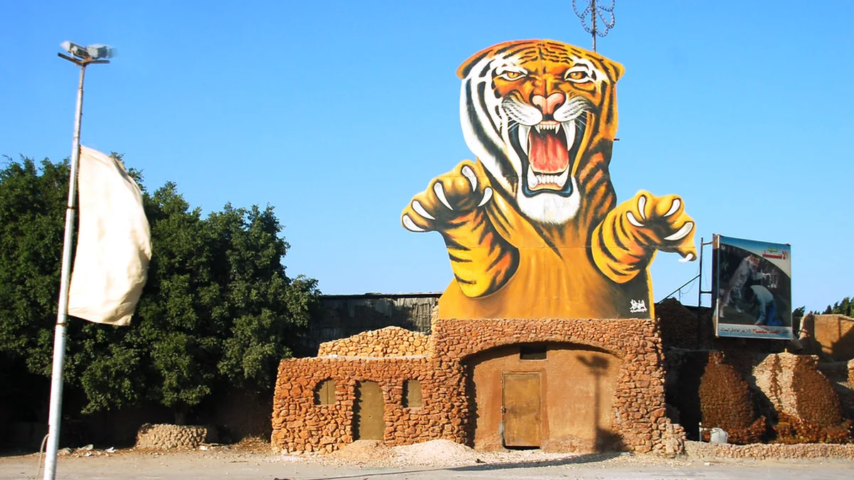Weird Roadside Attractions That Make a Trip More Fun featured image
