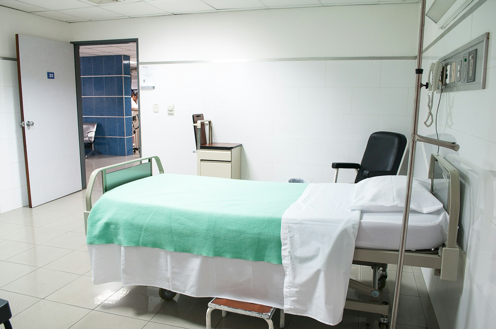 How to Handle Medical Emergencies While Living Off the Grid