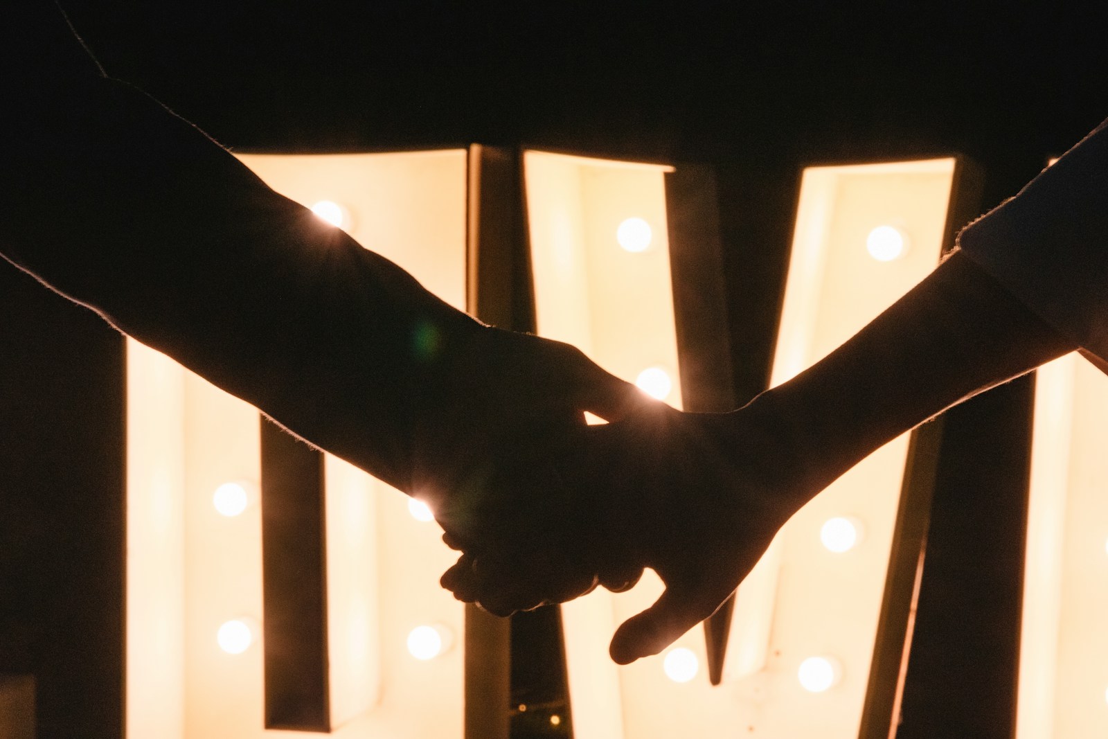 The One Thing Every Happy Couple Does Daily